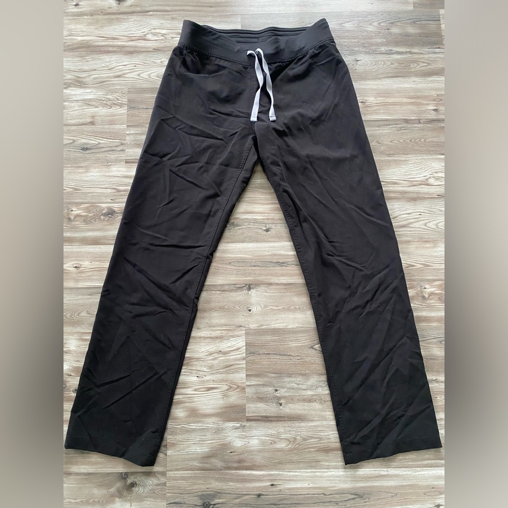 FIGS Livingston basic scrub pants in black